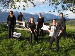 Das Ensemble in den Alpen nahe Innsbruck